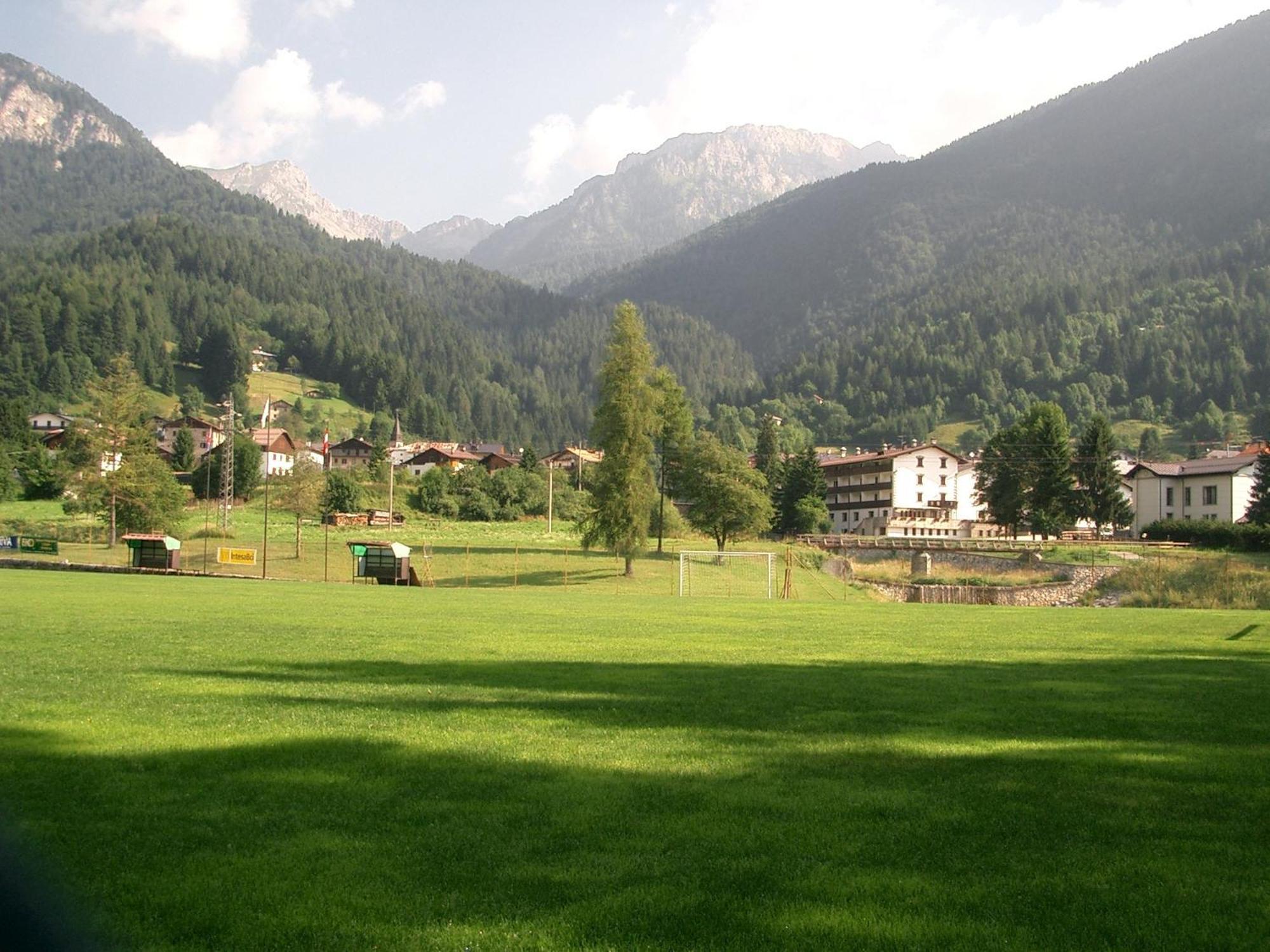Hotel Davost Forni di Sopra Esterno foto