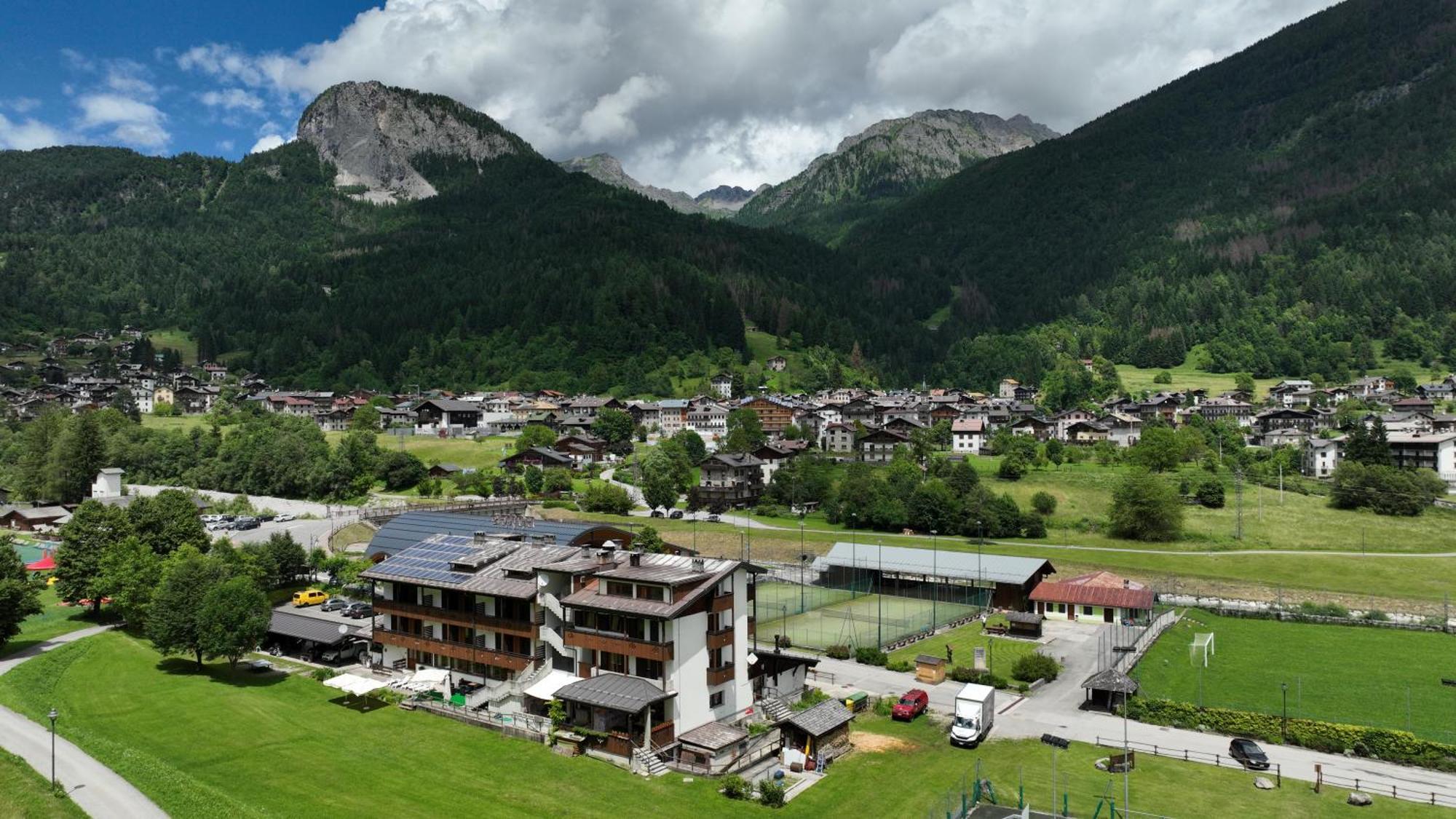 Hotel Davost Forni di Sopra Esterno foto