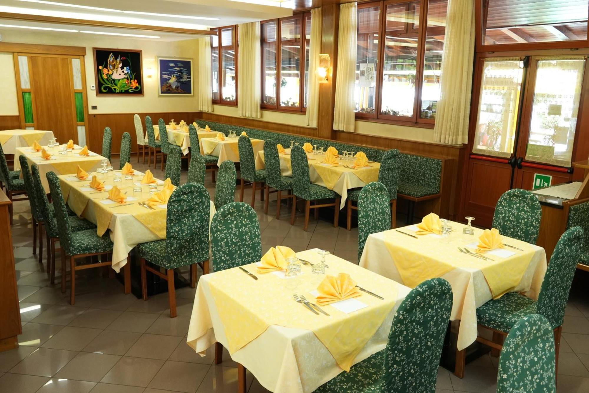 Hotel Davost Forni di Sopra Esterno foto